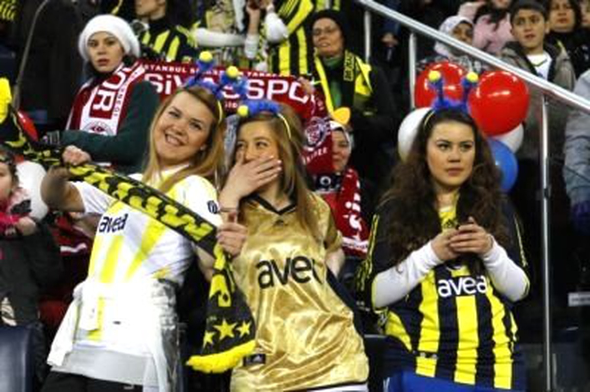 Fenerbahçeli Kadın Taraftarların Bilet İsyanı