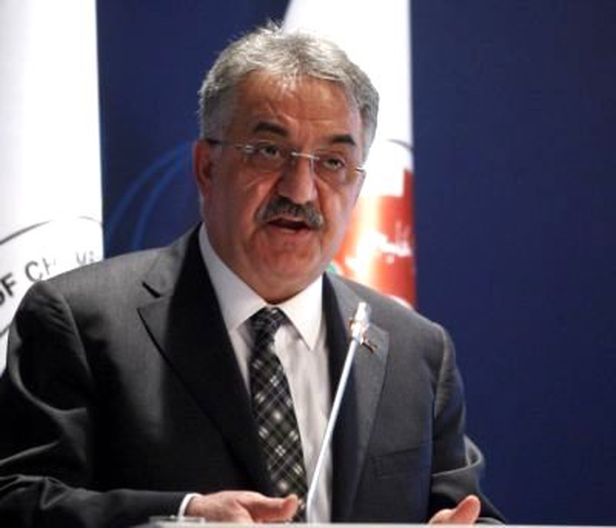 Gümrük ve Ticaret Bakanı Hayati Yazıcı."(Kredi Kartlarından Alınan Yıllık Üyelik Aidatına Dair...