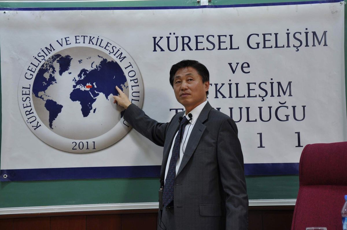 Güney Kore Başkonsolosu Dr. Heechul Lee, Atatürk Üniversitesi Öğrencileriyle Biraraya Geldi