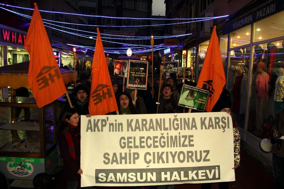 Halkevleri\'nden Meşaleli Eylem
