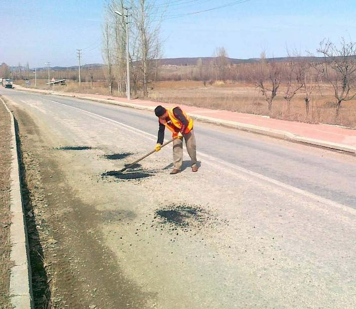 Hisarcık\'ta Yollara Asfalt Yama Yapılıyor