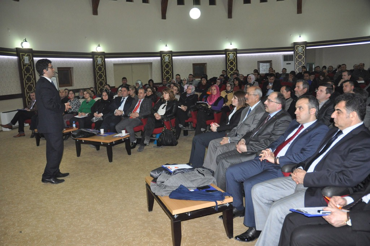 İnegöl AK Parti\'de Siyaset Akademisi