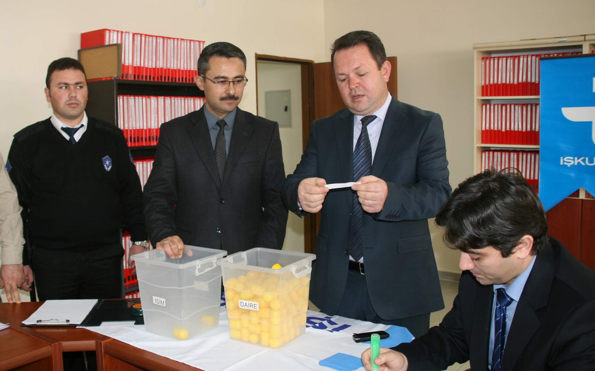 İşsizler Kura ile İş Sahibi Oldu