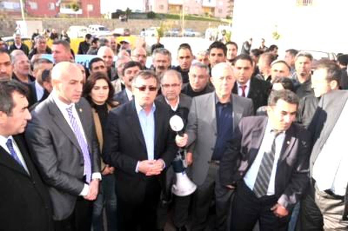 İzmir\'de Kapılara Bırakılan Dini İçerikli Notlar Tedirgin Etti (2)
