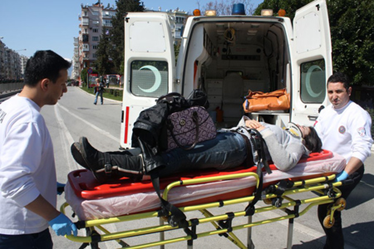 Karşıdan Karşıya Geçerken Minibüs Çarptı