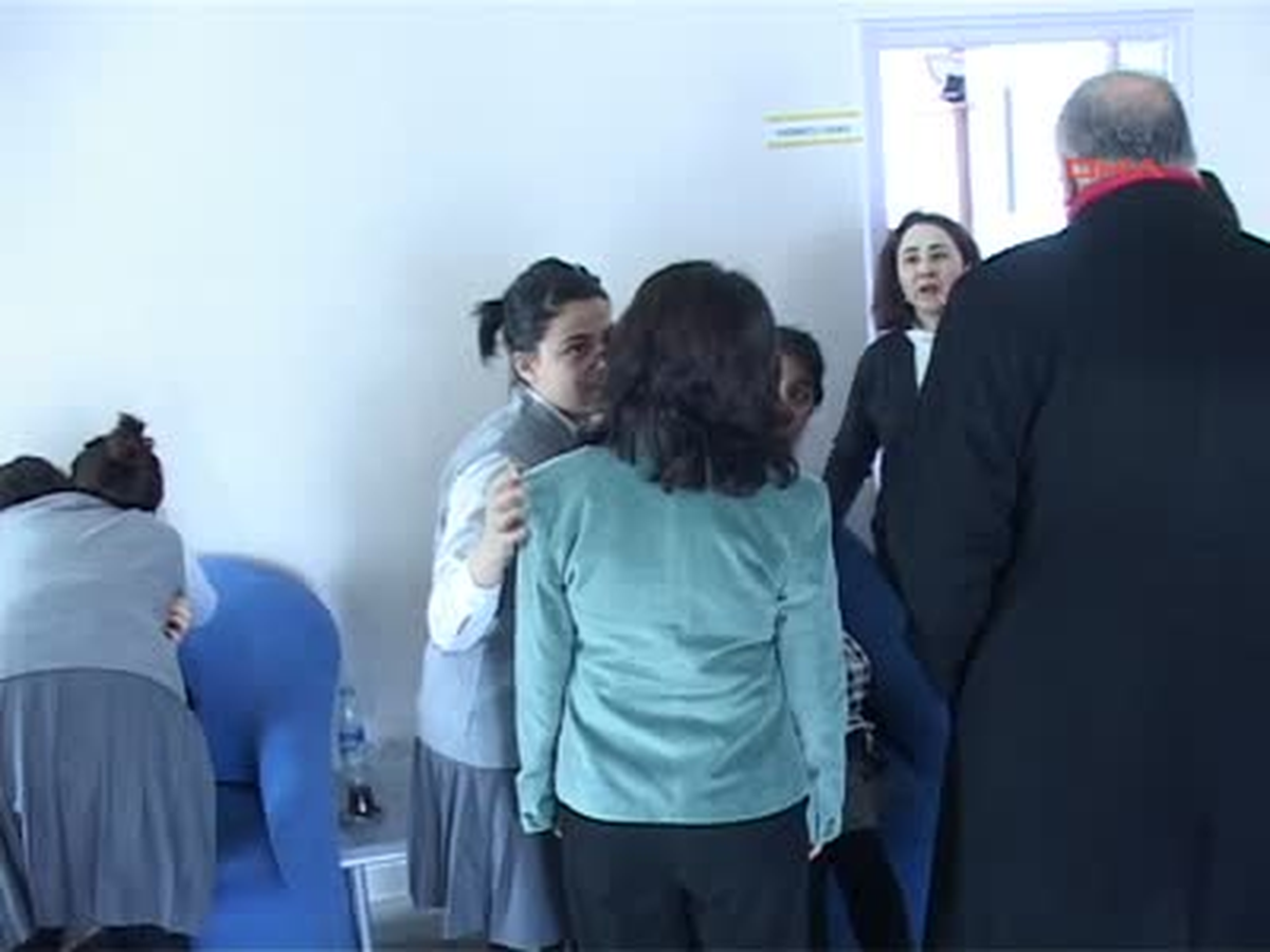 Kayseri ) Sınıfı Elindeki Bıçakla Basıp Sevdiği Kızı Tehdit Etti