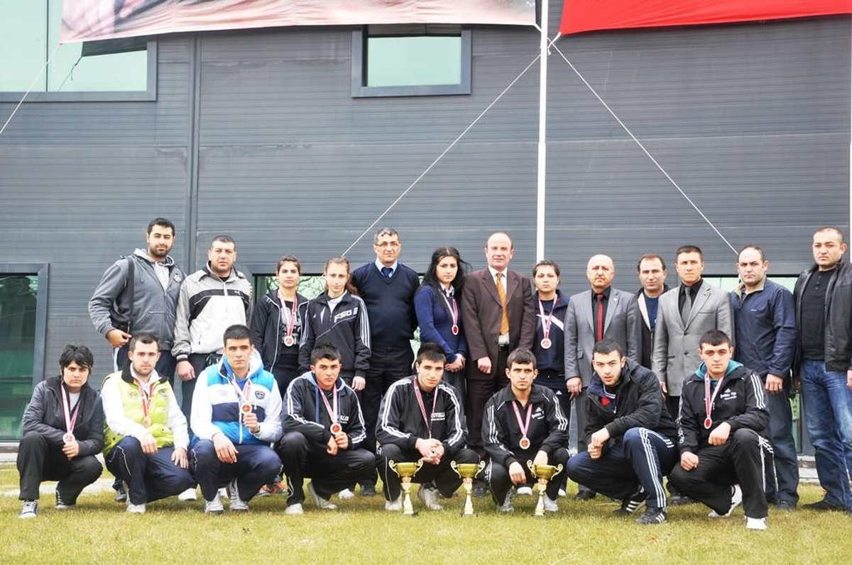 Kick Boks Şampiyonları Özen\'i Ziyaret Etti