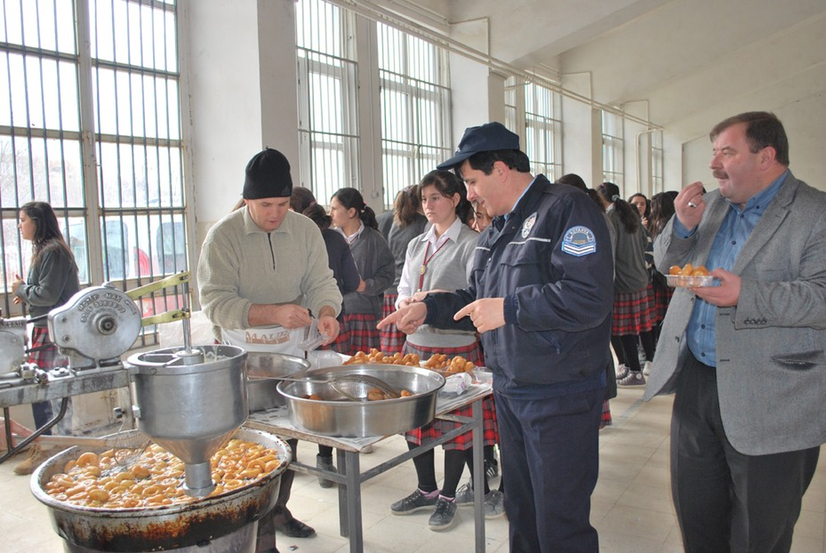 Muallim Mekteplerinin Kuruluş Yıl Dönümünde Lokma Dağıtıldı