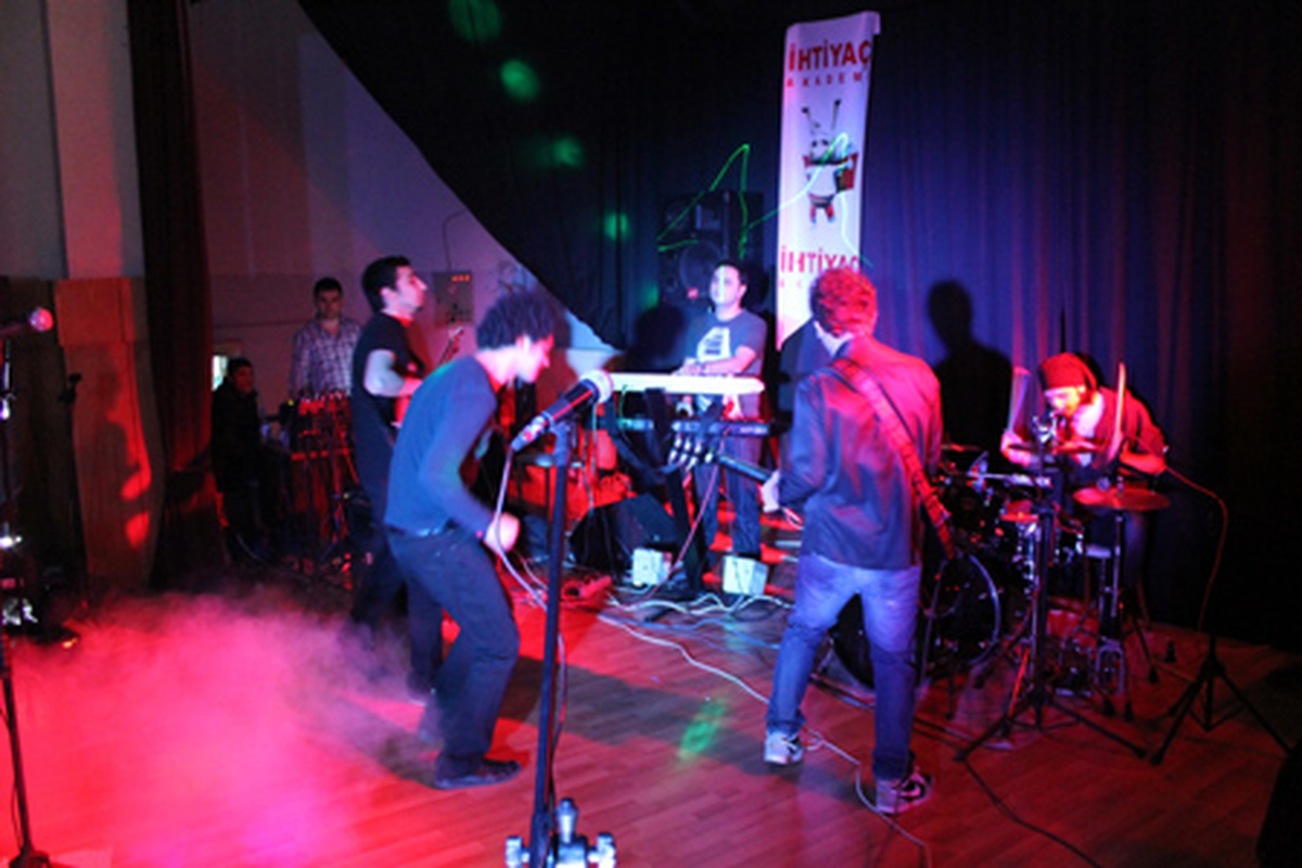 N.E.F\'de Muhteşem Gece