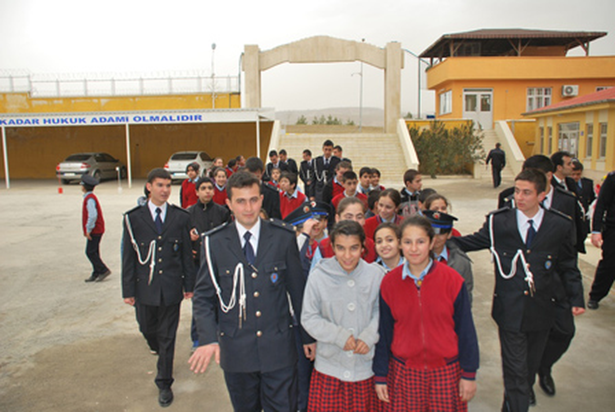 Öğrencilerden Polis Okuluna Ziyaret
