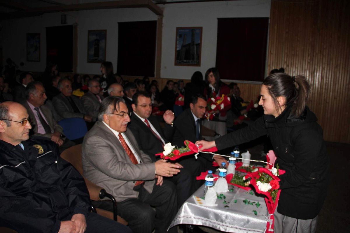 Oltu\'da Öğretmen Okullarının Kuruluş Yıldönümü Törenle Kutlandı