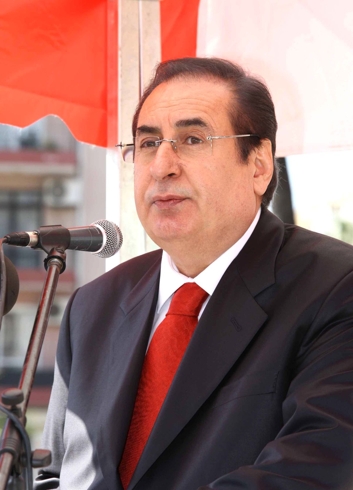 Özcan, Çanakkale Zaferi\'nin 97. Yıldönümünü Kutladı