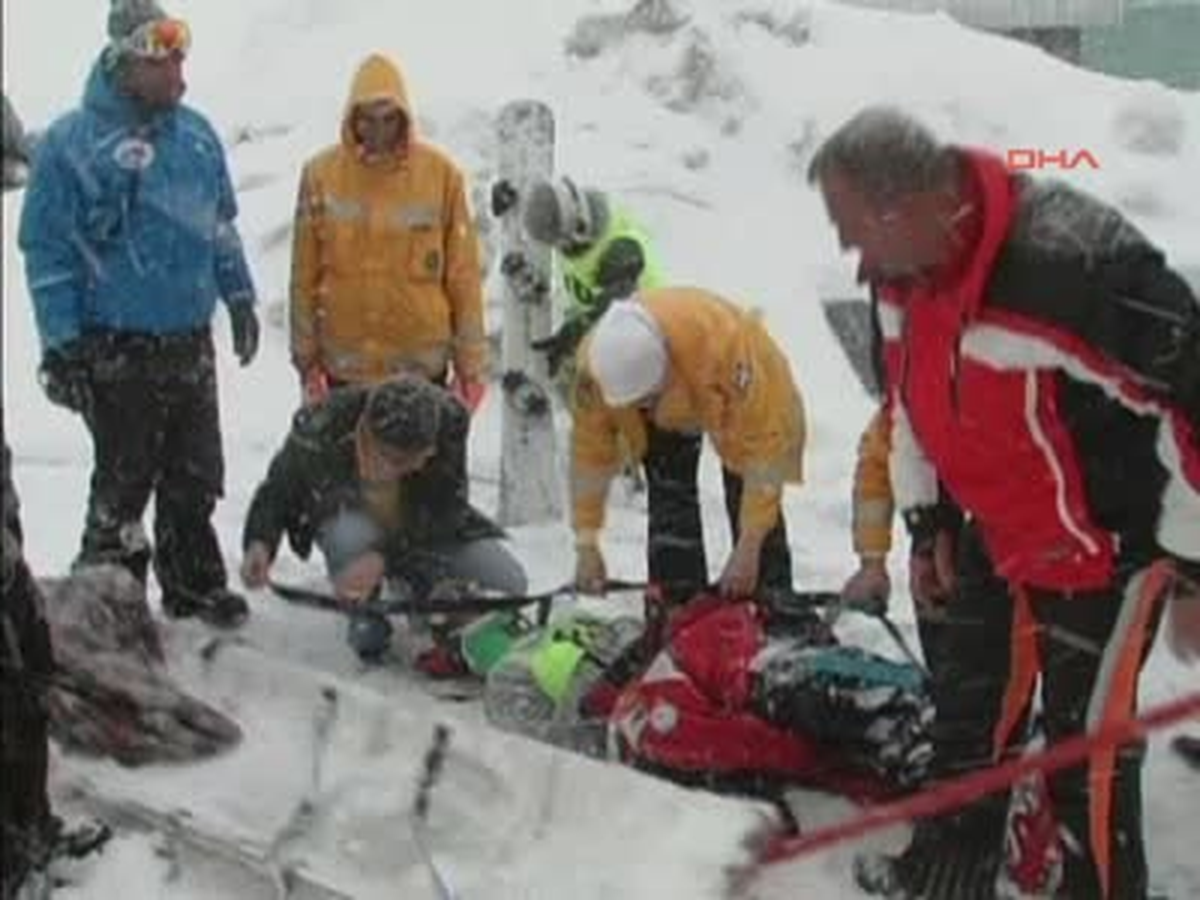 Palandöken\'de Snowboard Kazası: 2 Yaralı