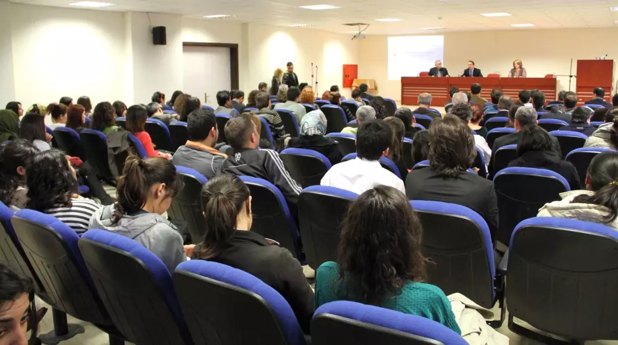 Paü\'de Öğretmenlik Mesleği Paneli Düzenlendi