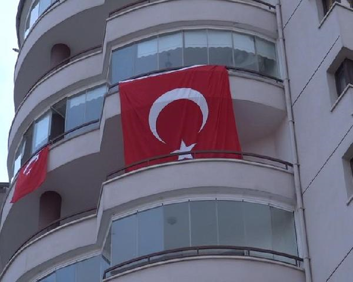 Şehit Üsteğmen Barutçu\'nun Babaocağına Ateş Düştü