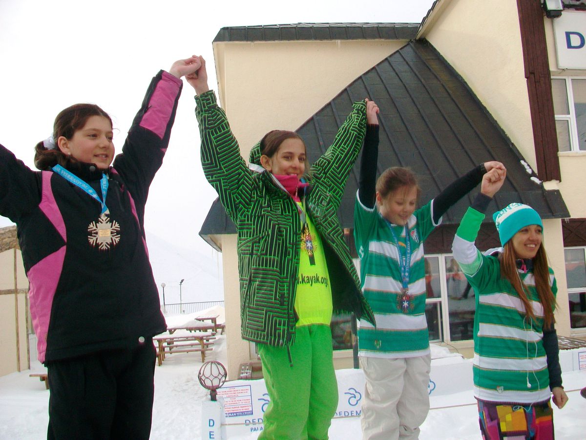 Snowboardçılar Palandöken\'de Yarışıyor