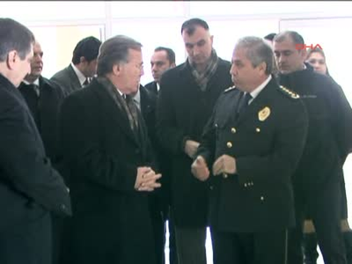 TBMM Eski Başkanı Şahin Asansörde Mahsur Kaldı