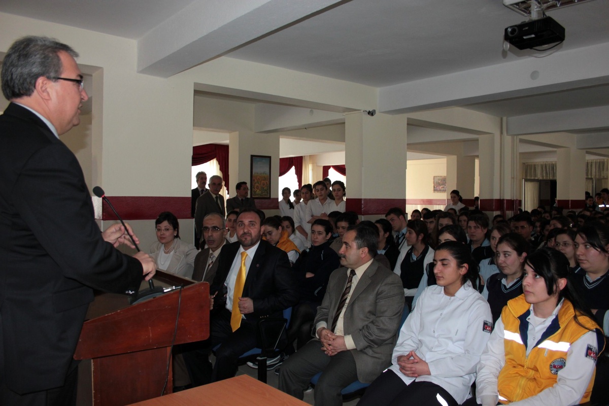 Ünver, Genç Sağlıkçılarlara Yerel Yönetim Deneyimlerini Paylaştı