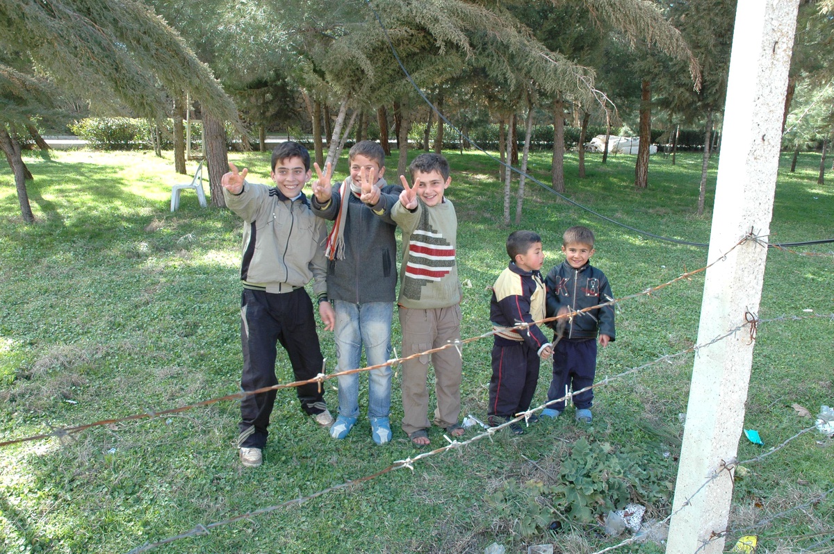 Vali Erdal Ata, Sığınmacıları Ziyaret Etti