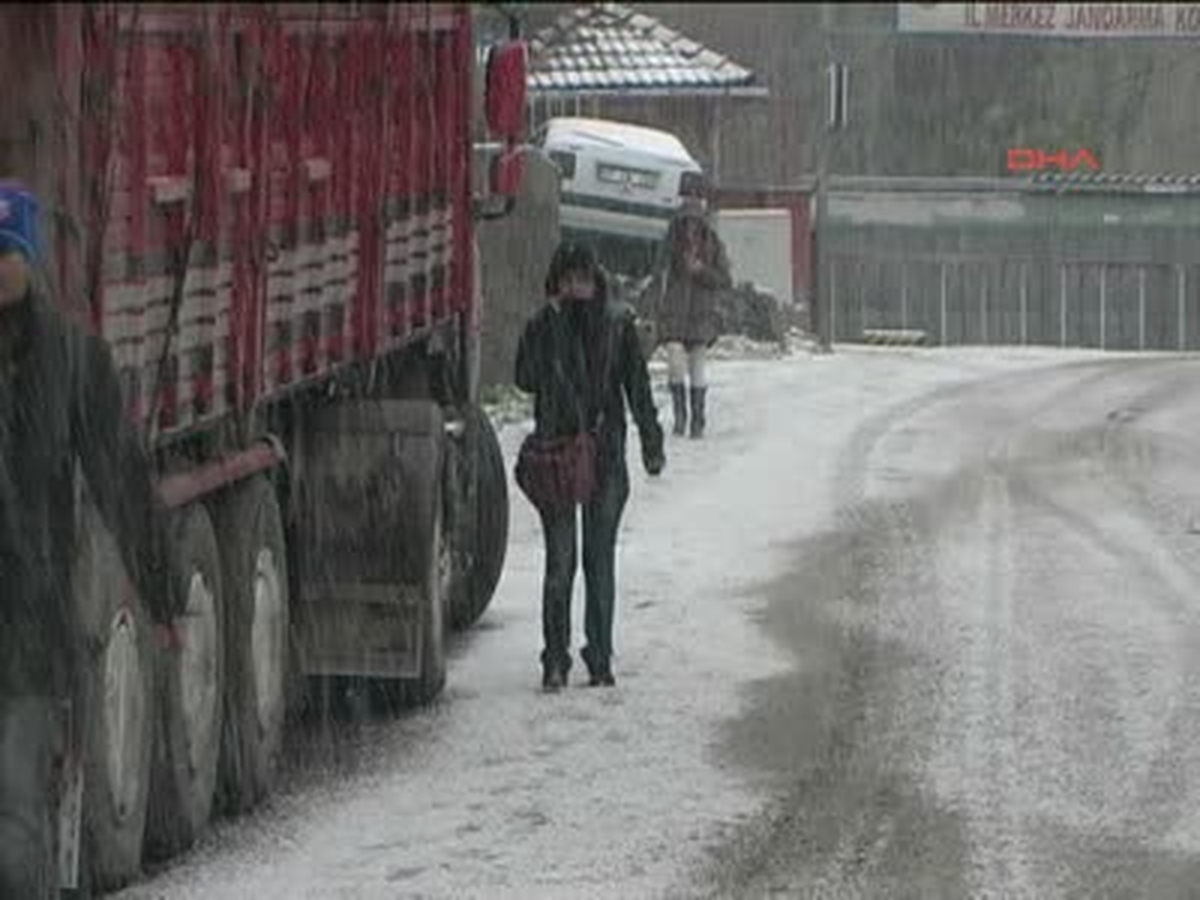 Yarım Saat Yağan Kar, Kenti Beyaza Bürüdü