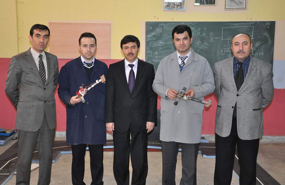 Yerköy Eml Öğrencileri Çizgi Takip Eden Robot Üretti