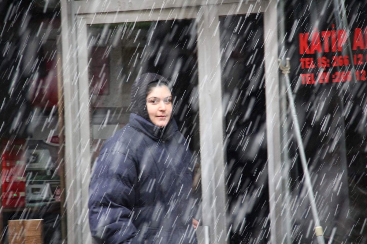 Zonguldak\'ta 30 Dakikalık Kar Yağışı, Kenti Beyaza Bürüdü