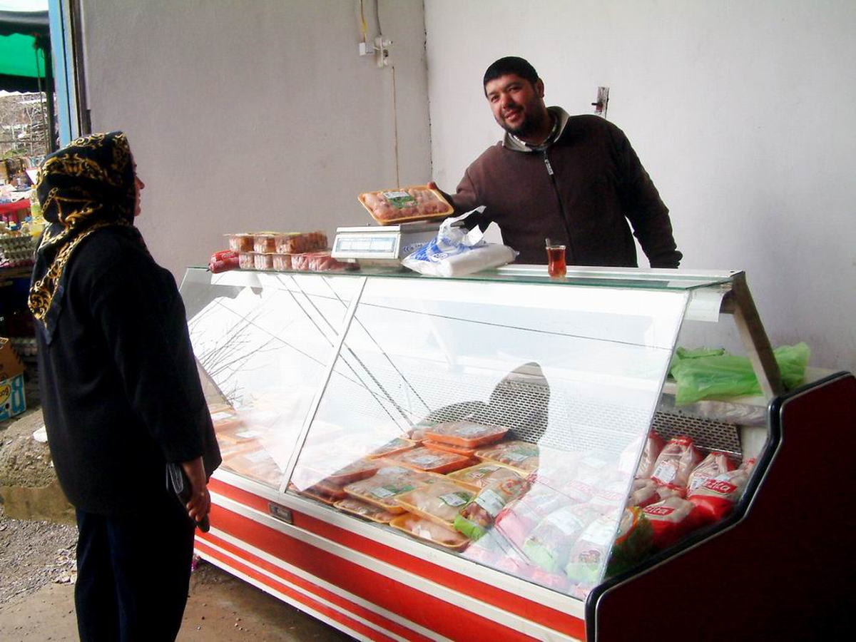 Balyalı Tavuk Etini Seviyor