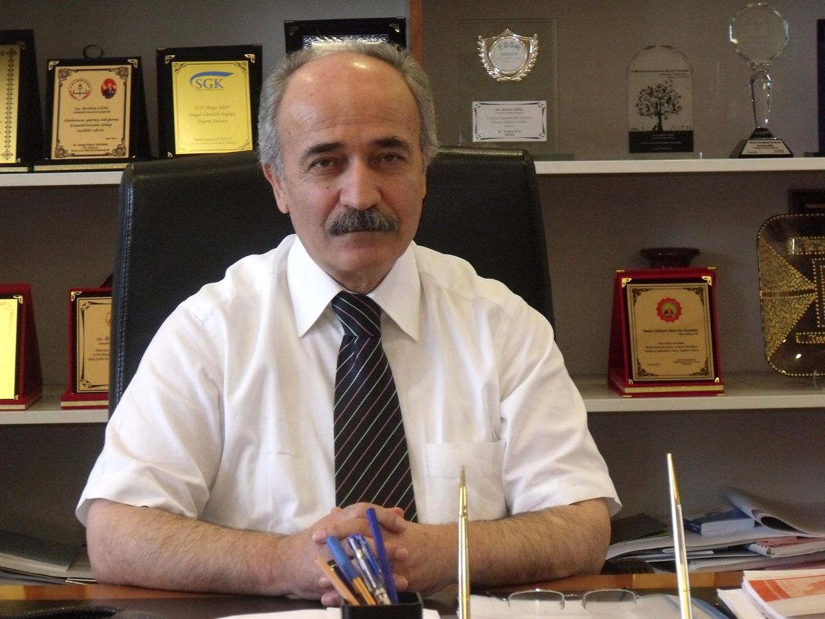 Başkan Genç, Barış Dolu Bir Dünya Diledi