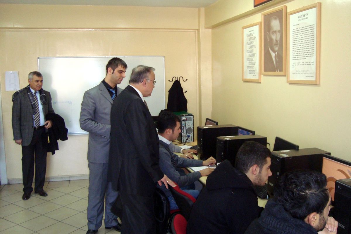 Başkan Güzelbey\'den Gamek Şehit Üsteğmen Hakan Özcan Gençlik ve Kültür Merkezi\'ne Ziyaret