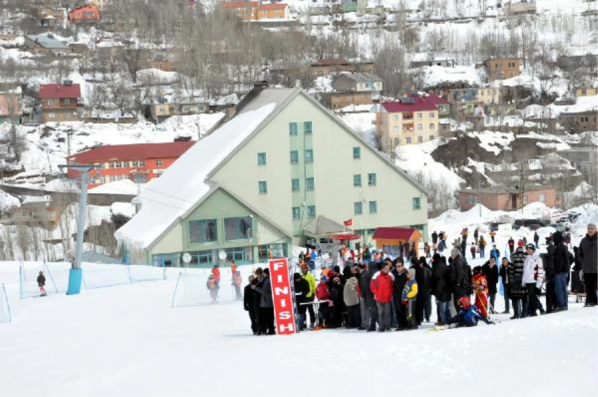 Bitlis Belediyesi Tarafından Kayak Yarışması Düzenlendi