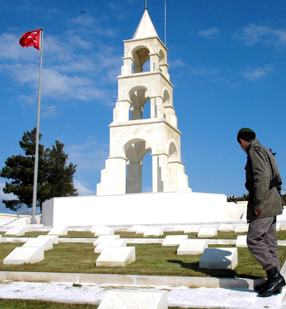Çanakkale\'de Şehitlikler Törenlere Hazır