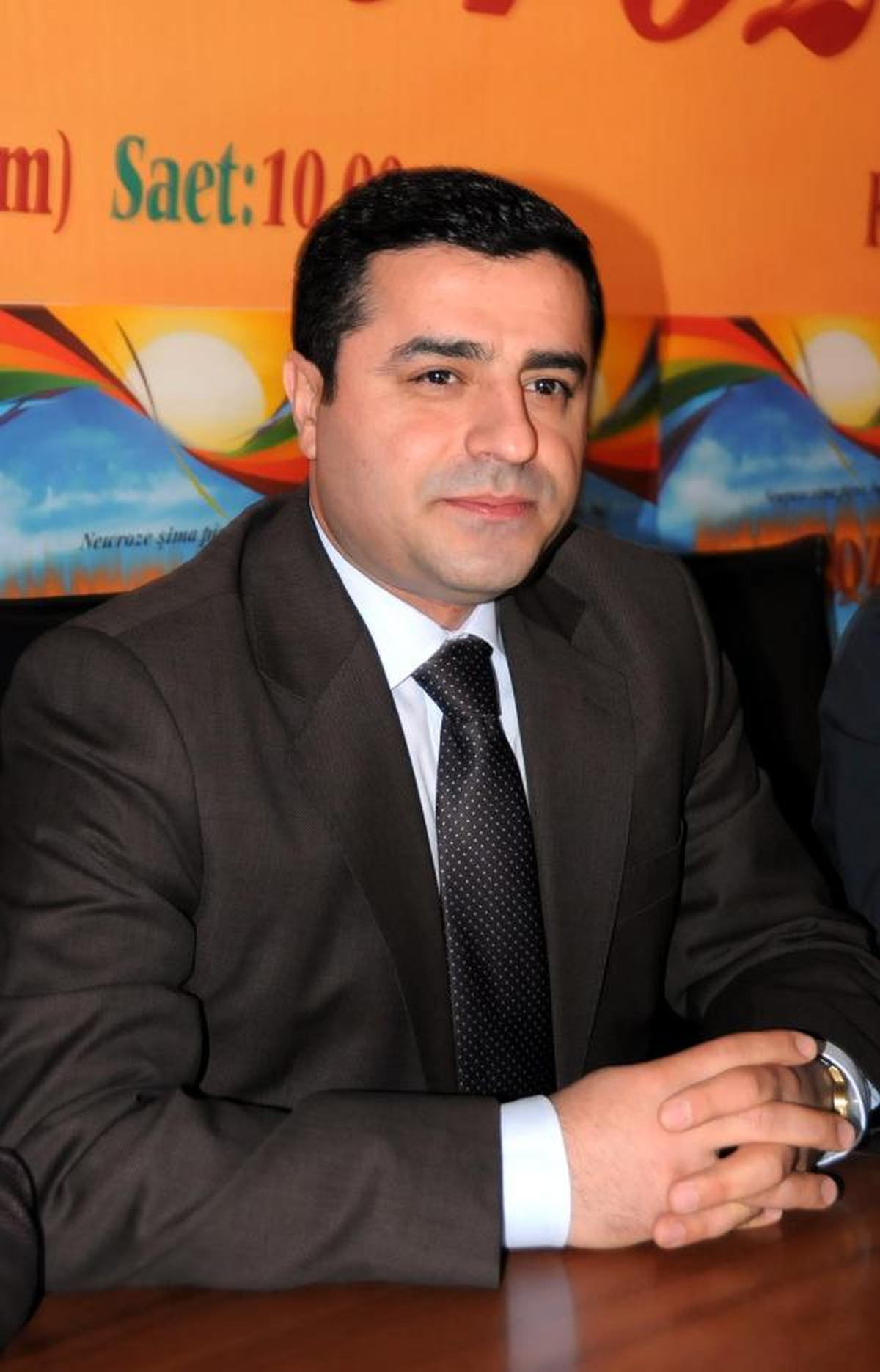 Demirtaş: Güvenlik Güçleri Yarın Karakollardan Çıkmasın