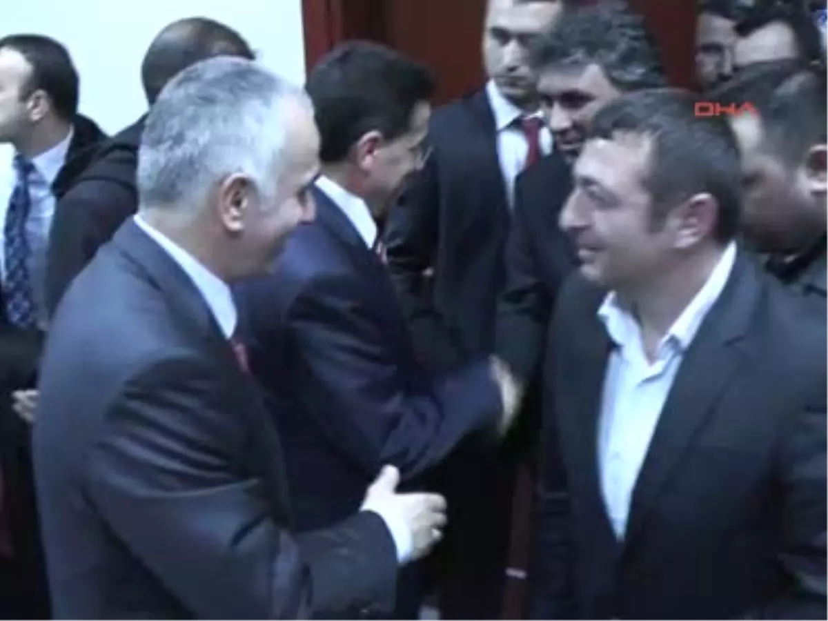 "Gelin Burada Bir Süre Siz Oturun"