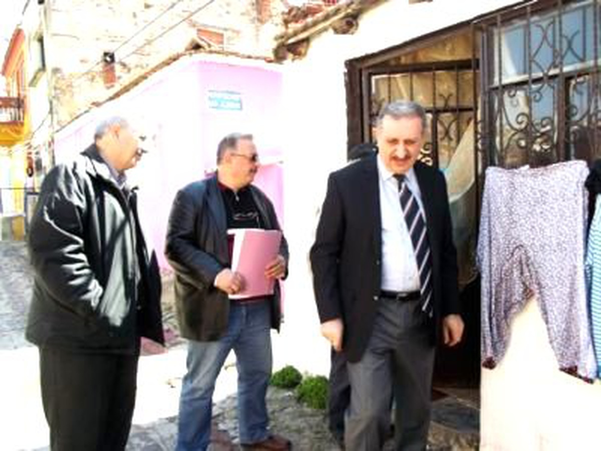 Evi Yanan Yaşlı Adama Kaymakam Nalbant Sahip Çıktı