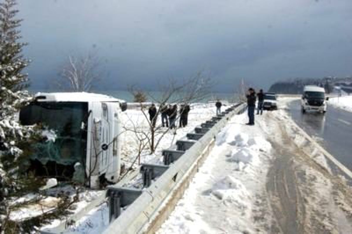 Giresun\'da Yolcu Otobüsü Devrildi
