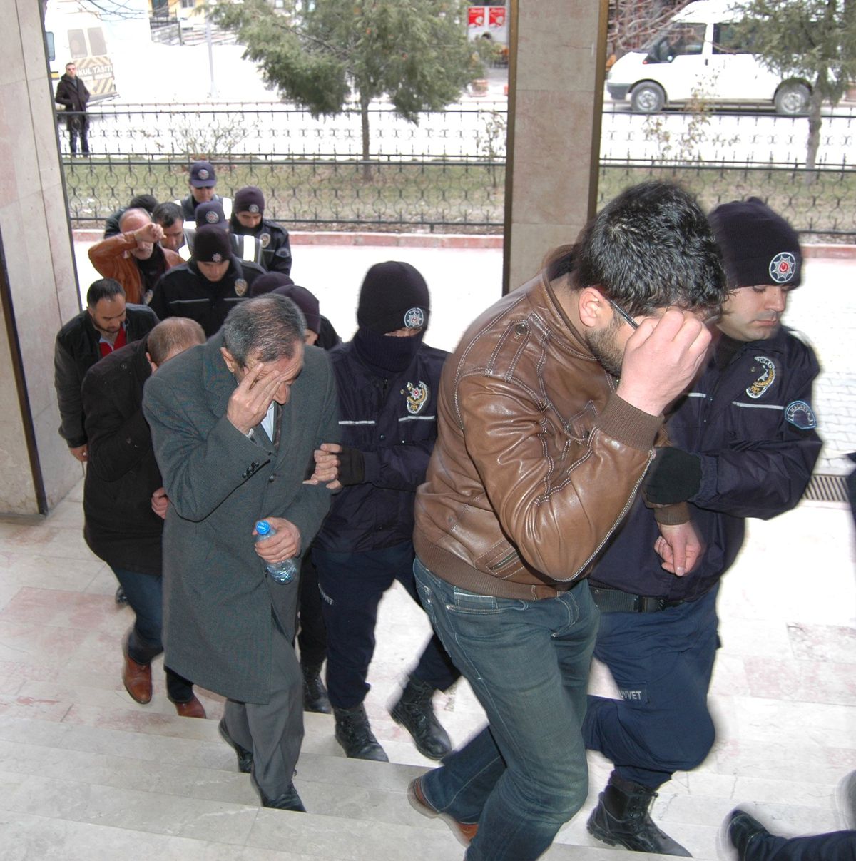 İhale Yolsuzluğuna 16 Tutuklama