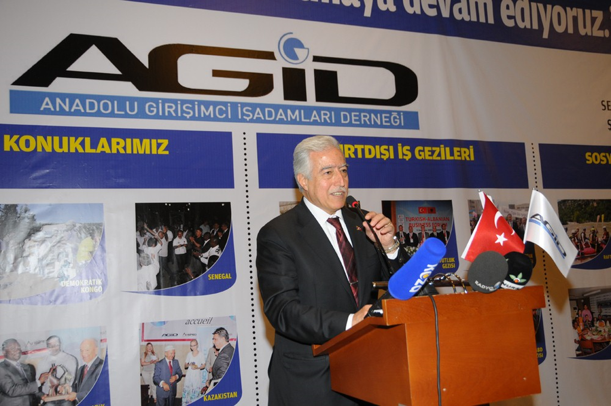 İş Adamlarını Aldırmaz Ağırladı