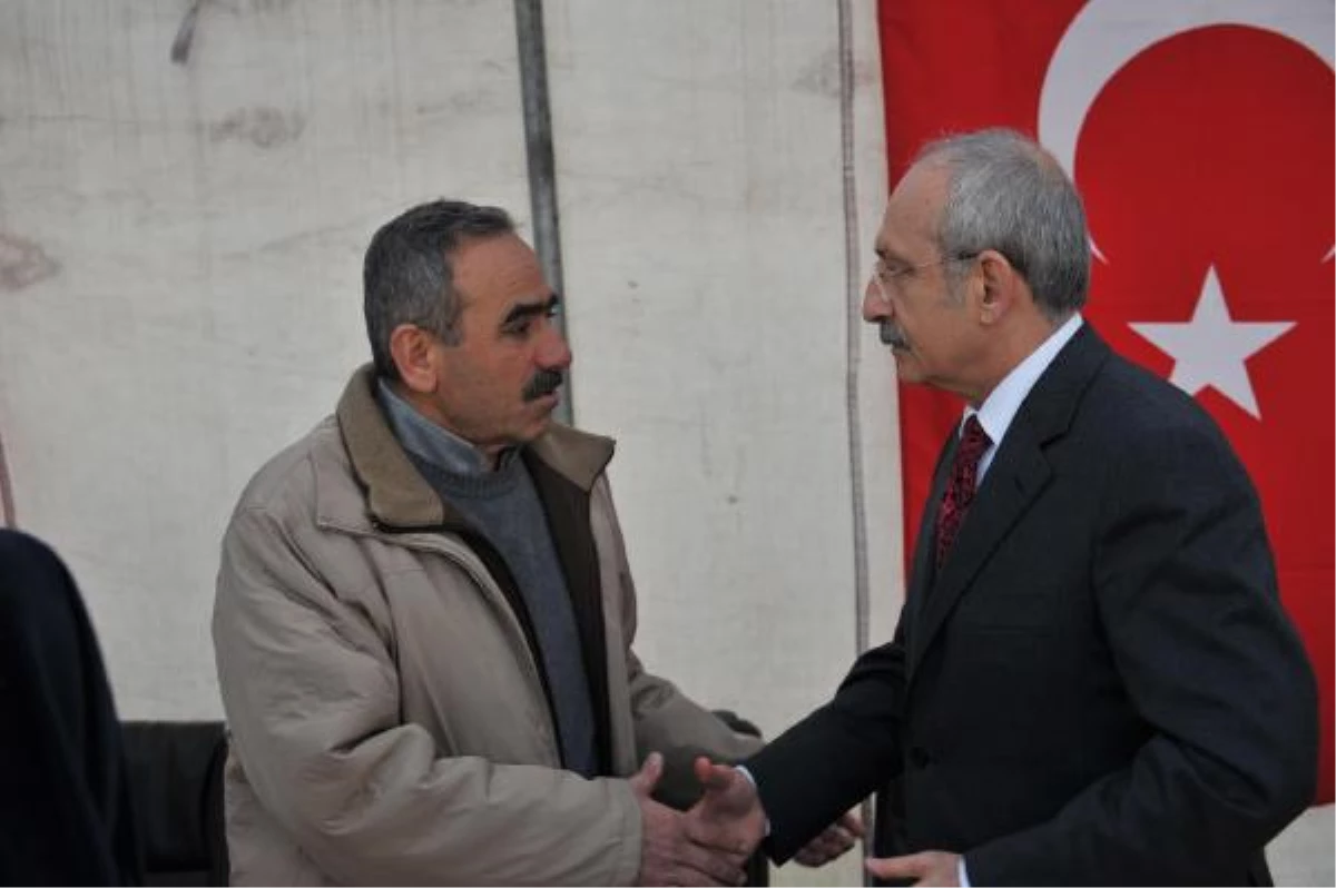 Kılıçdaroğlu, Şehit Ailelerini Ziyaret Etti