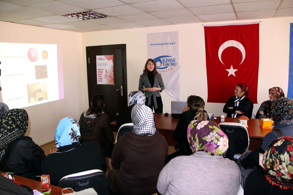 Kimse Yok mu Derneği\'nden Kadınlara Seminer
