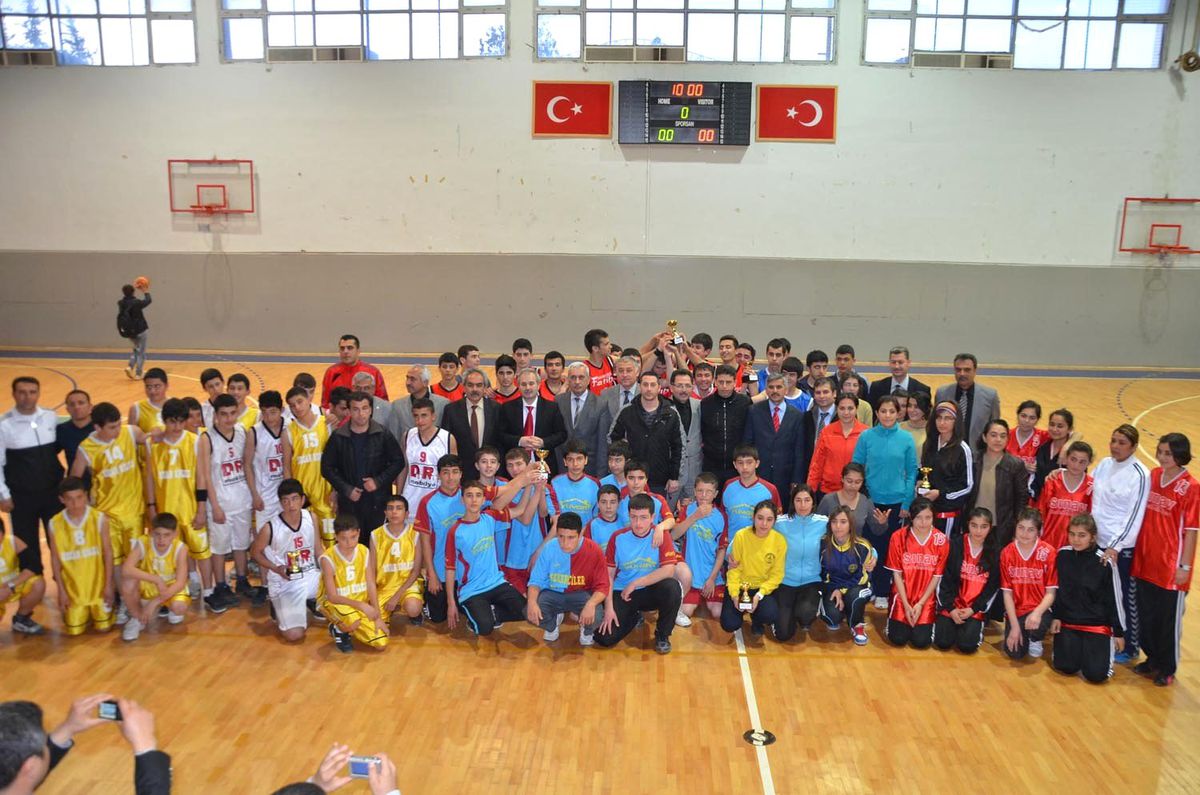 Kozan\'da Basketbol Turnuvası Düzenlendi