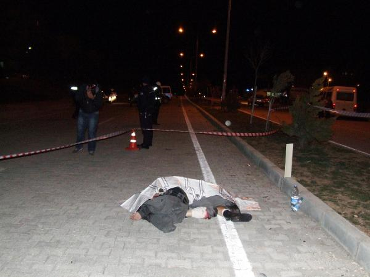 Otomobilin Altında Kalarak Öldü