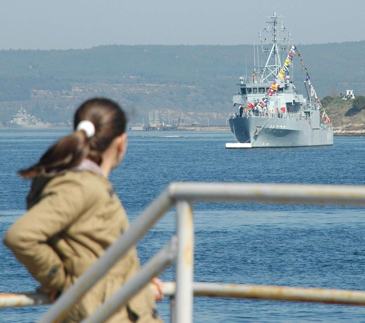 Resmi Geçide Katılacak Gemiler Çanakkale\'ye Gelmeye Başladı