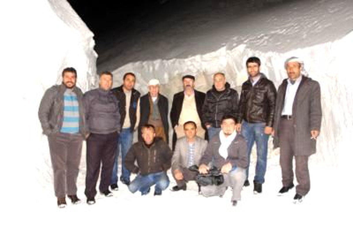 Şemdinli'de Kar ve Fırtına Geçit Vermiyor
