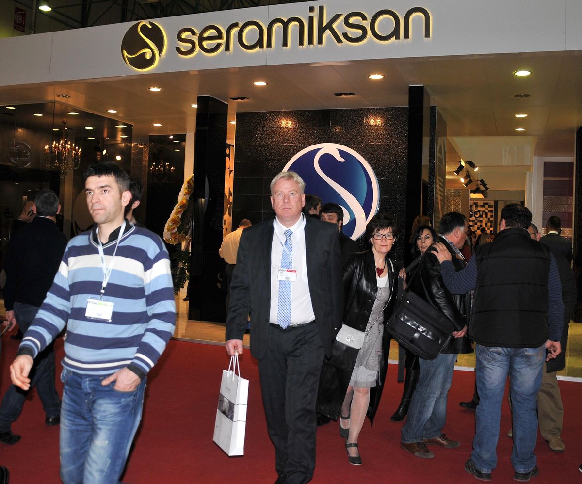Seramiksan'ın Yıldızları Unicera'da Hayranlarıyla Buluştu