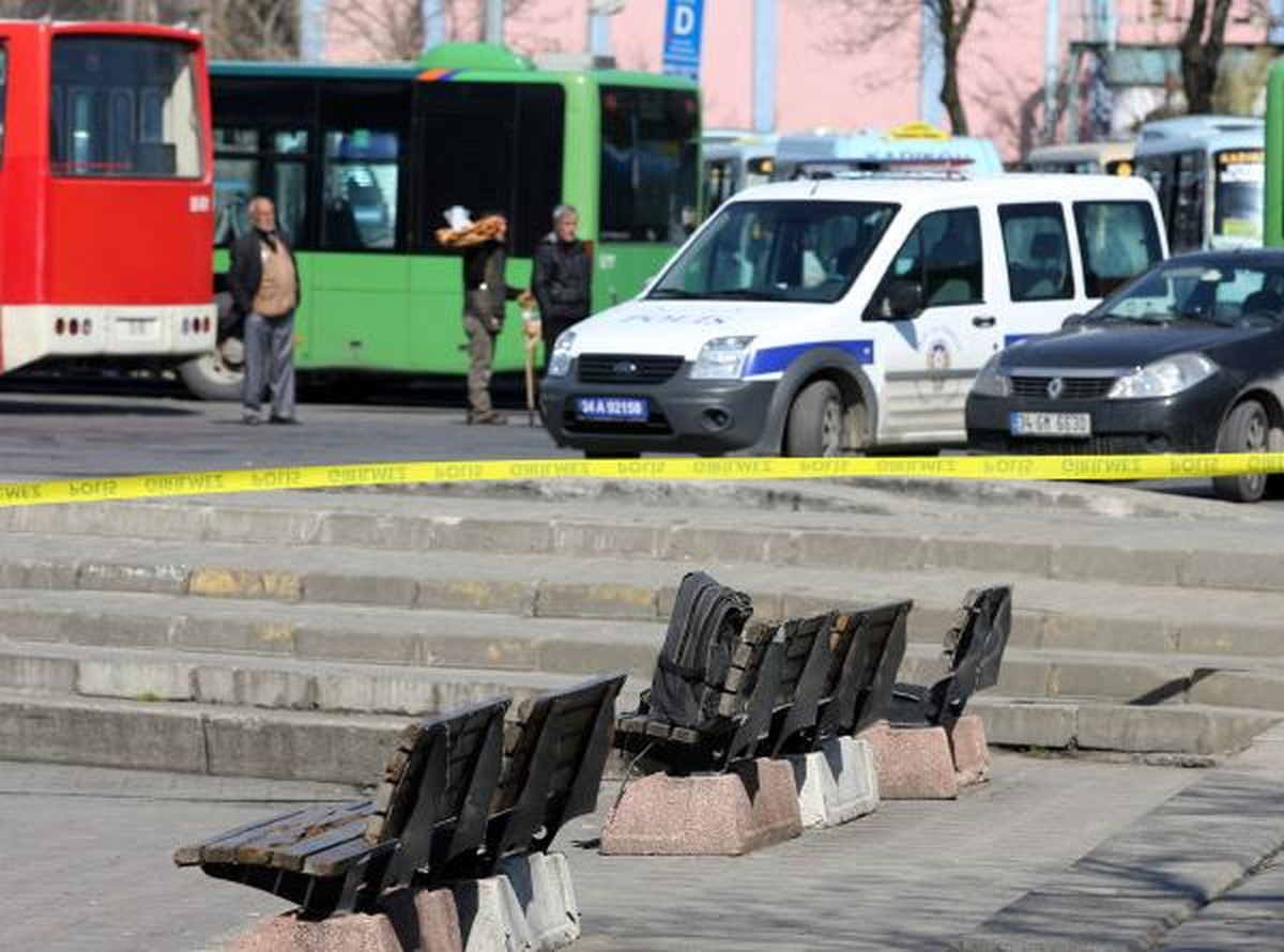 Şüpheli Çantadan Ders Kitabı Çıktı