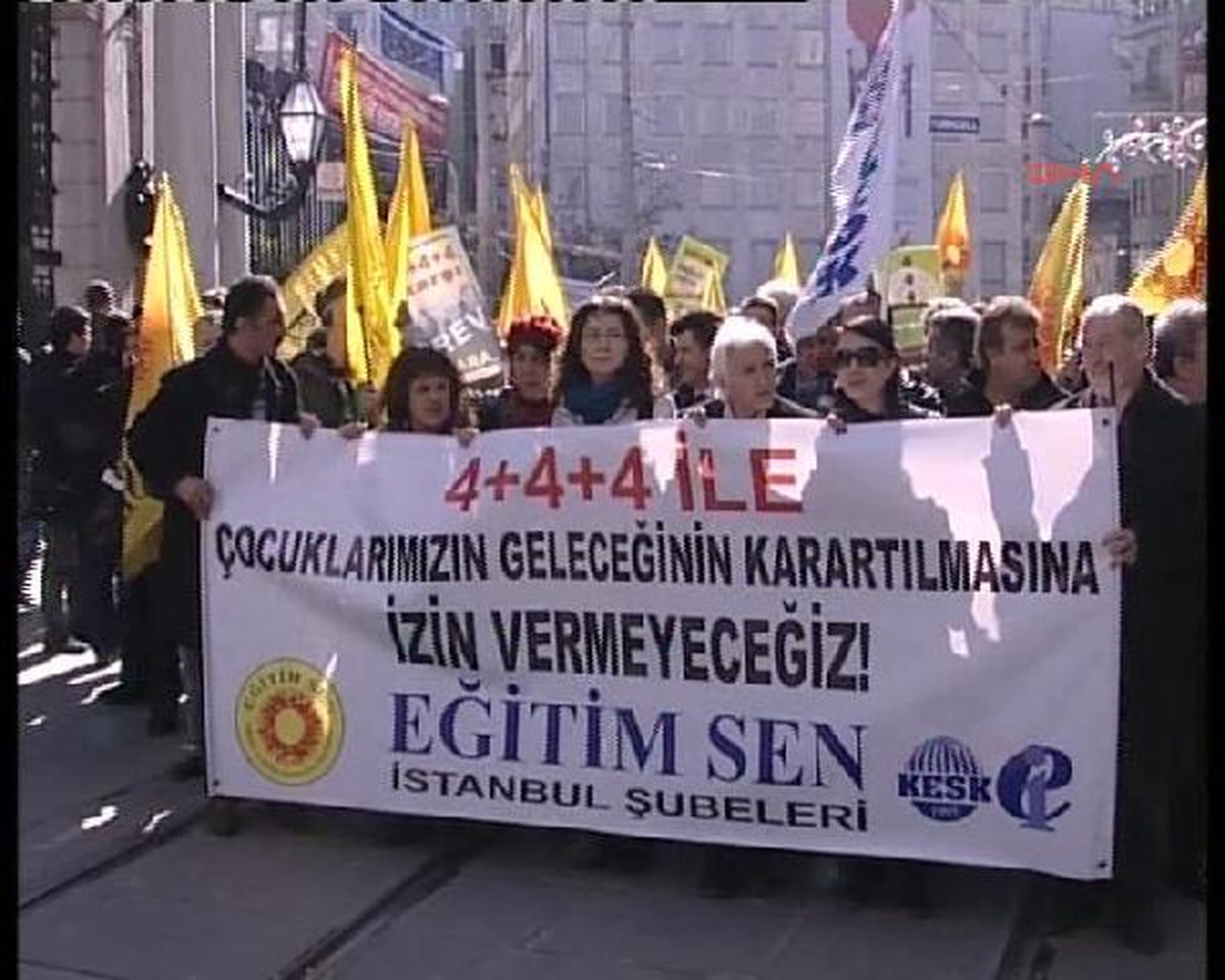 Taksim\'de "4+4+4" Protestosu