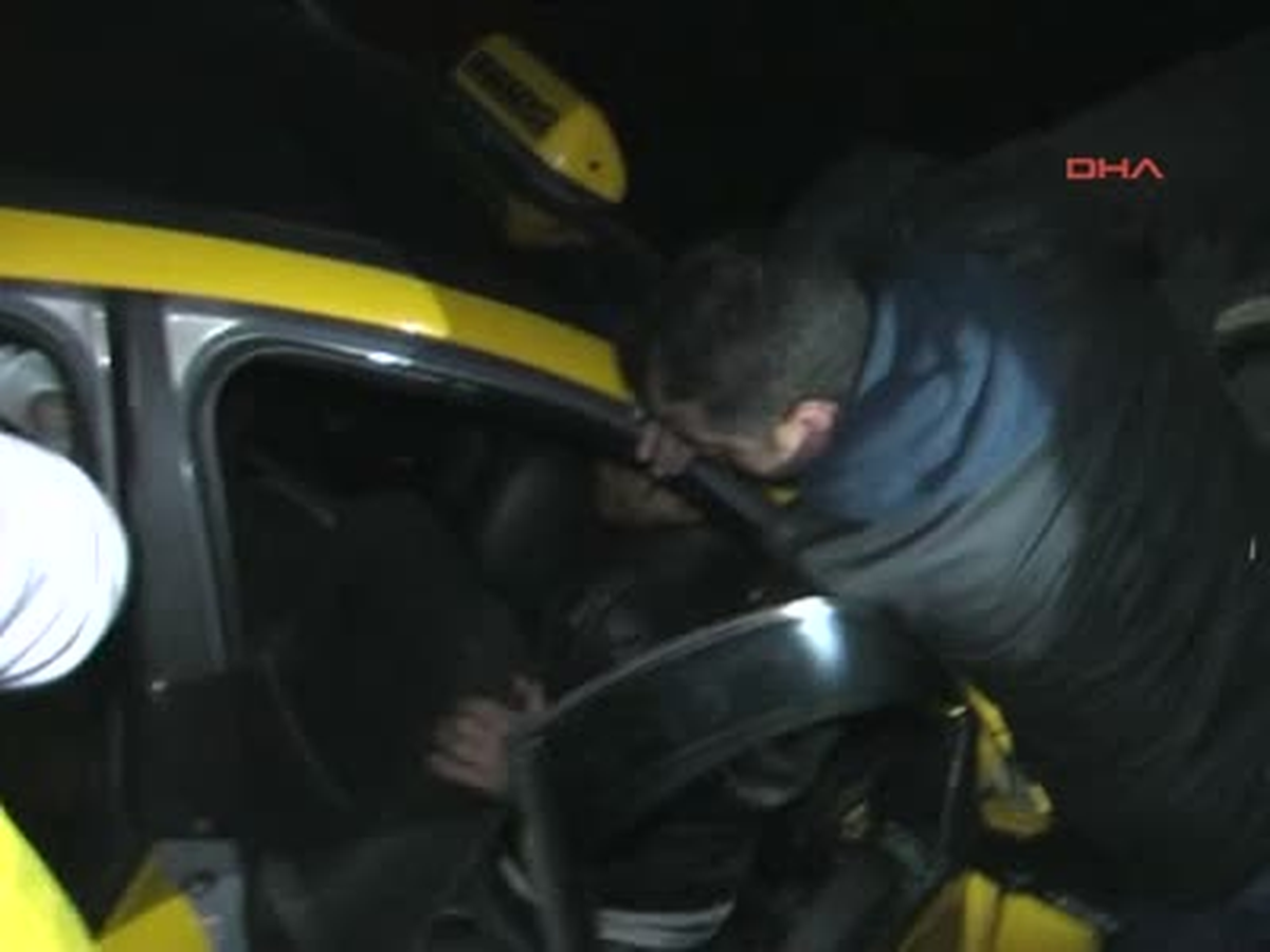 Ticari Taksi Şarampole Uçtu: 5 Yaralı