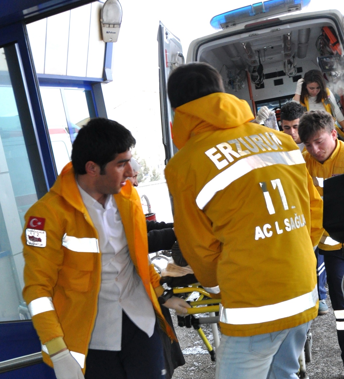 Trafikte Tartıştığı Kişiler Tarafından Kalçasından Tabancayla Vuruldu