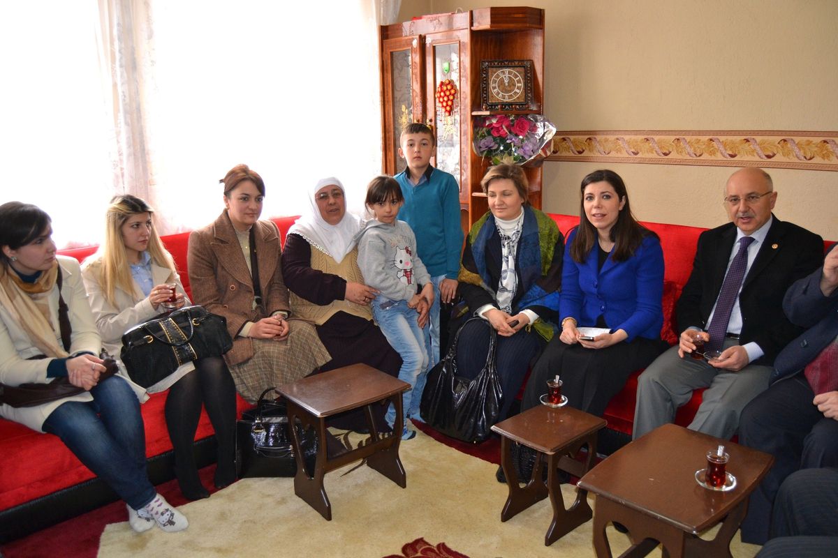 Vekillerden Şehit Ailelerine Ziyaret