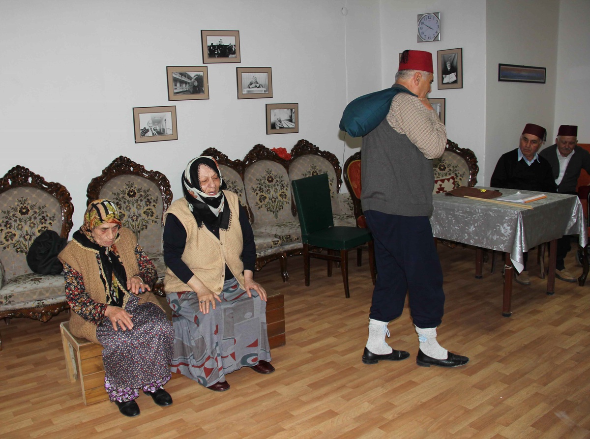 Yaşlılar Şehitleri Tiyatroyla Anıyor